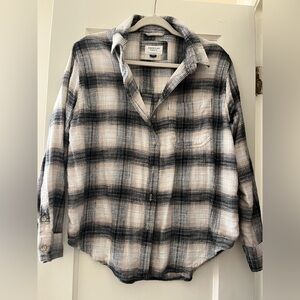 American Eagle Black and Cream Plaid Shirt